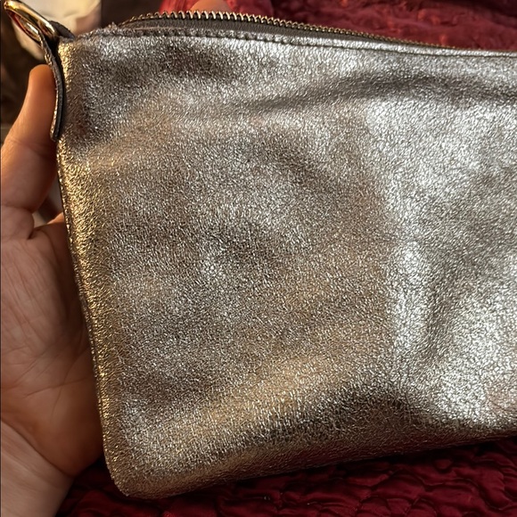 Street Level Metallic Crossbody Bag - Picture 5 of 6